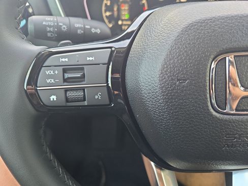 Used 2025 Honda Pilot Touring image 20