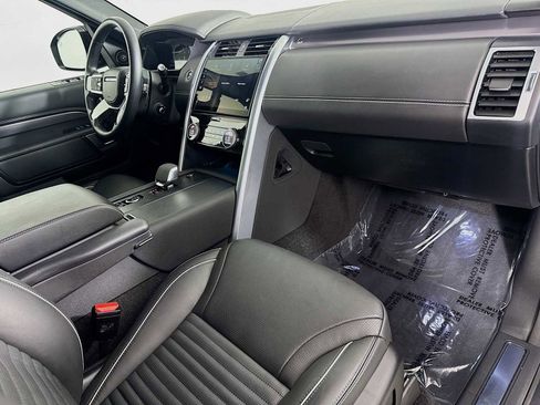 Used 2024 Land Rover Discovery Metropolitan Edition image 26