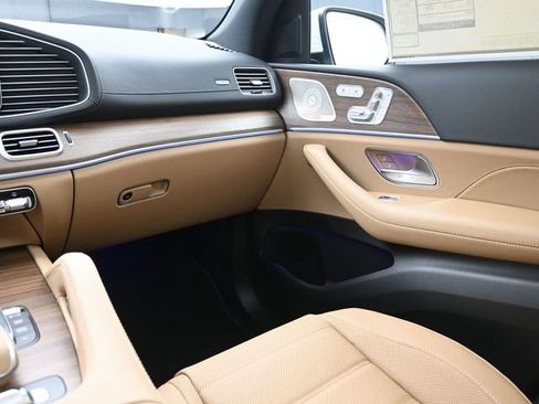 Used 2026 Mercedes-Benz GLS 450 4MATIC image 31