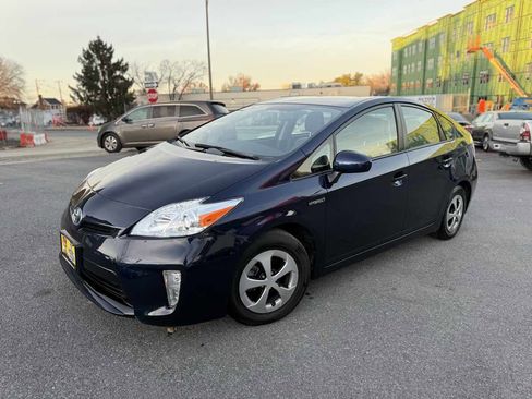 Used 2015 Toyota Prius Two image 3
