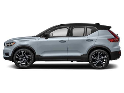 Used 2020 Volvo XC40 T4 R-Design FWD image 3