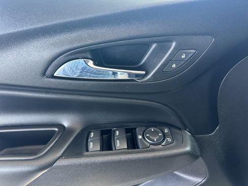 Used 2019 Chevrolet Equinox LT image 27