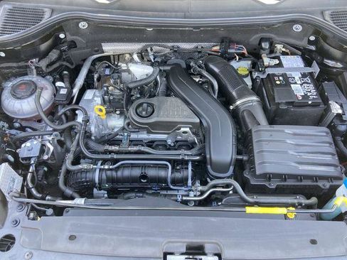 Used 2025 Volkswagen Taos SE FWD image 25