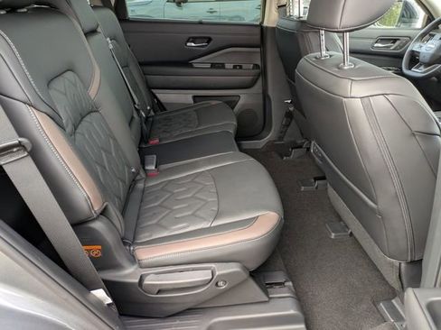 New 2026 Nissan Pathfinder Platinum image 33