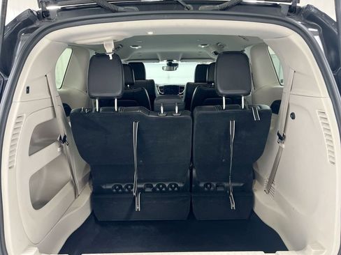 Used 2024 Chrysler Pacifica Touring-L image 24
