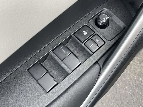 New 2026 Toyota Corolla Cross L image 28