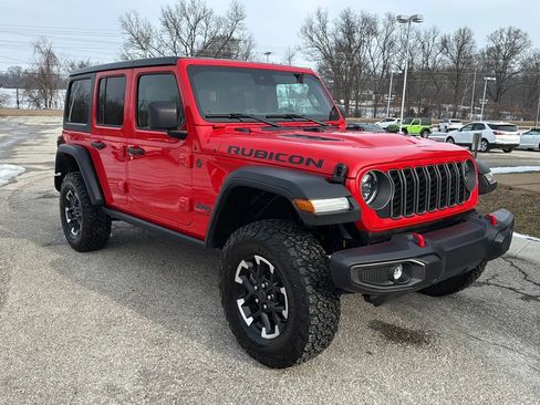 Used 2025 Jeep Wrangler Unlimited Rubicon image 3