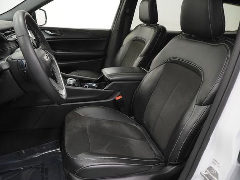 Certified 2023 Jeep Grand Cherokee L Laredo image 15