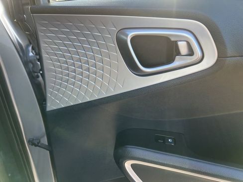 Used 2025 Kia Soul LX w/ LX Technology Package FWD image 36