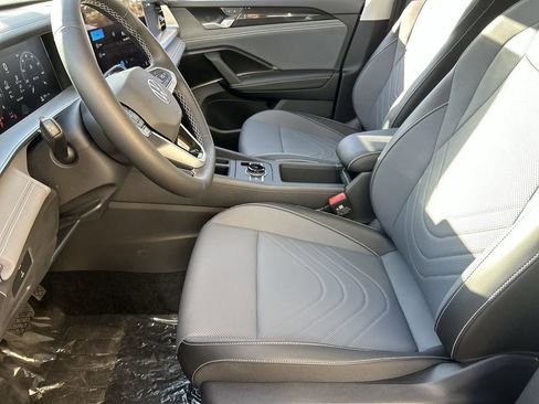 New 2026 Volkswagen Tiguan SE AWD/4WD image 15