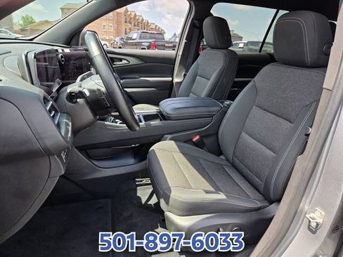 Used 2024 Chevrolet Traverse LT FWD image 9