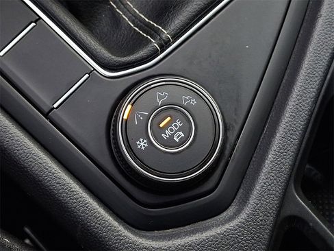 Certified 2022 Volkswagen Taos SE w/ Panoramic Sunroof Package image 26