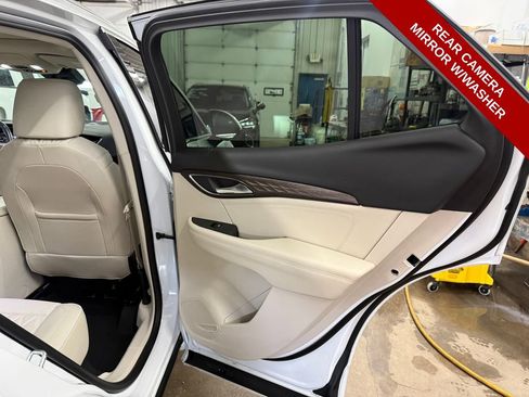 Used 2023 Buick Envision Avenir image 35