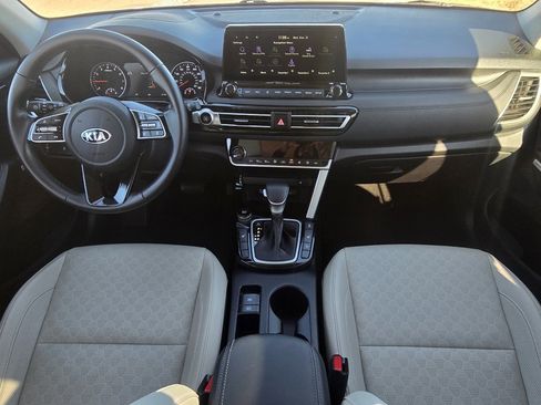 Used 2021 Kia Seltos SX w/ SX Sunroof Package image 28