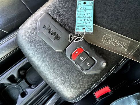 Used 2021 Jeep Wrangler Unlimited Sahara image 6