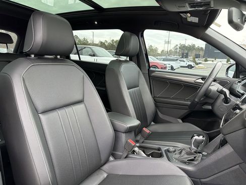 Used 2024 Volkswagen Tiguan SE R-Line image 17