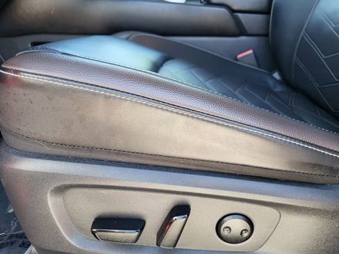 Certified 2024 Nissan Pathfinder Platinum w/ Black Appearance Package image 16