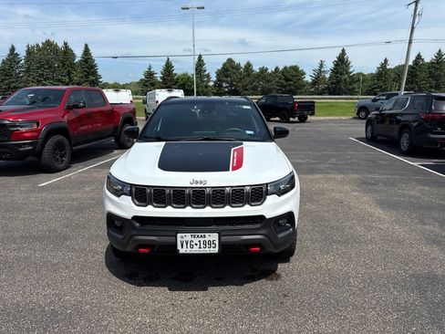 Used 2025 Jeep Compass Trailhawk AWD/4WD image 10