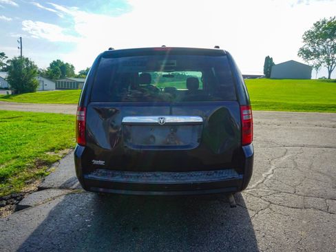 Used 2008 Dodge Grand Caravan SXT FWD image 4