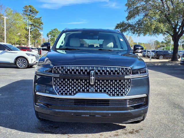 New 2026 Lincoln Navigator Premiere AWD/4WD image 3