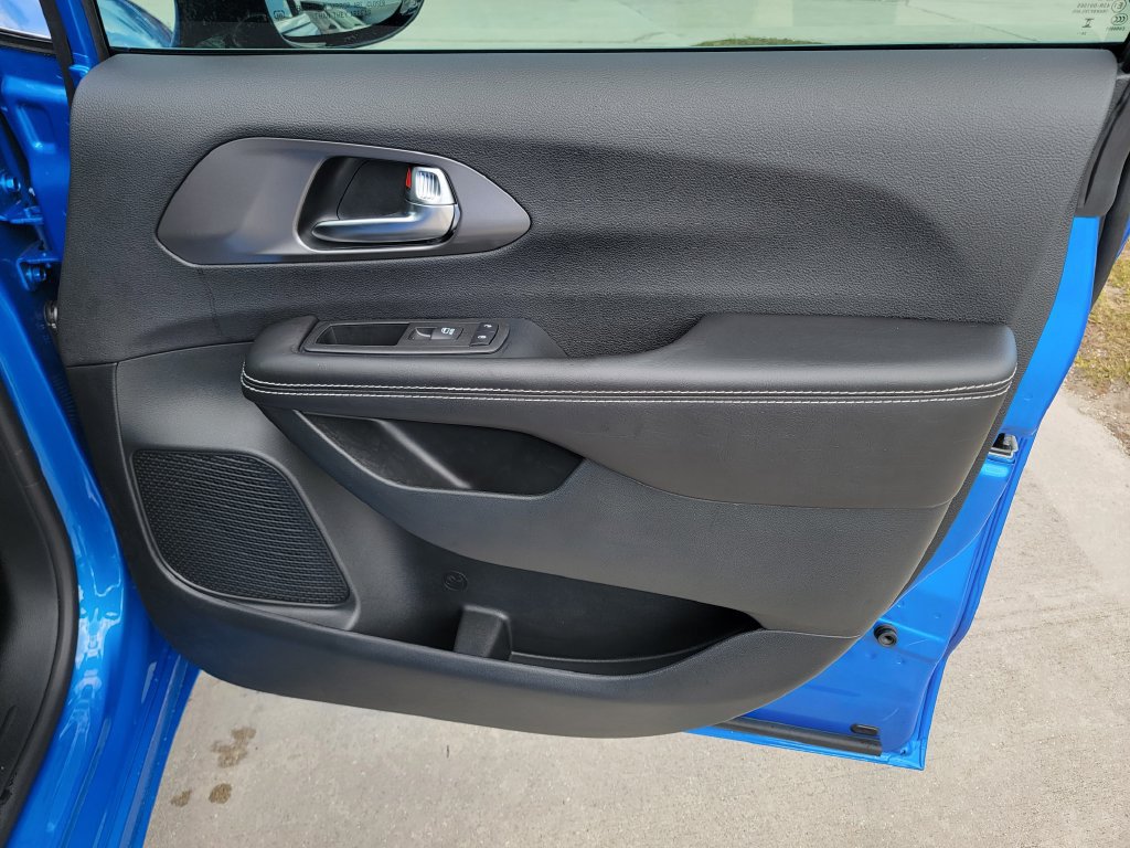 New 2026 Chrysler Pacifica Select FWD image 13