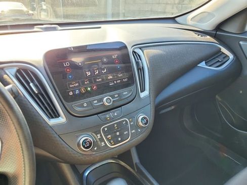 Used 2022 Chevrolet Malibu LT image 30