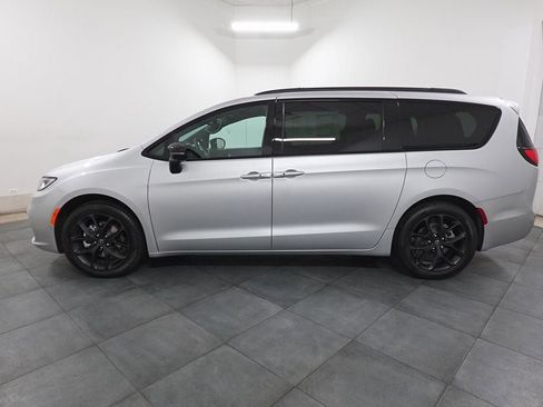 New 2026 Chrysler Pacifica Select w/ S Appearance Package FWD image 3
