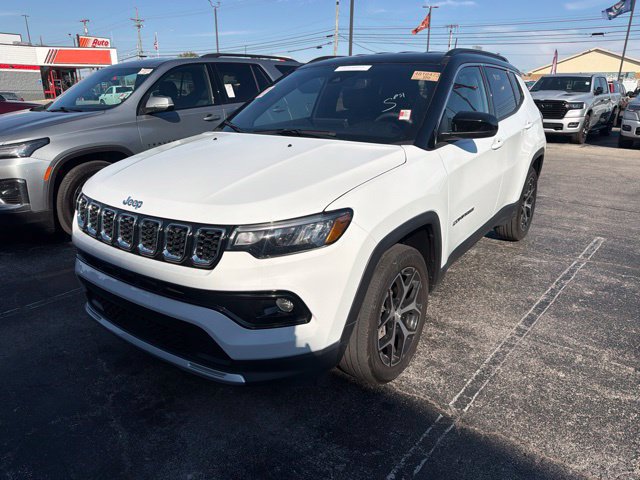 Used 2024 Jeep Compass Limited AWD/4WD image 2