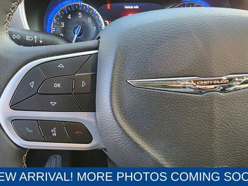 Used 2023 Chrysler Pacifica Touring-L image 16