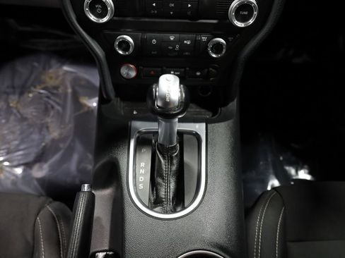 Used 2019 Ford Mustang Coupe RWD image 17