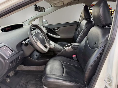 Used 2013 Toyota Prius Two FWD image 2
