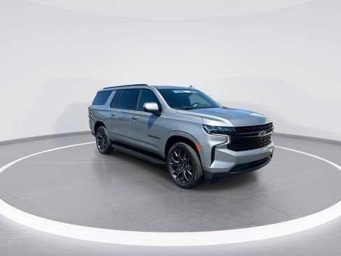 Used 2024 Chevrolet Suburban RST w/ Luxury Package AWD/4WD image 2