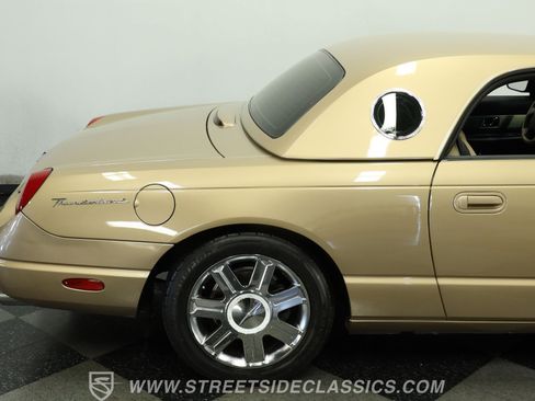 Used 2005 Ford Thunderbird image 27