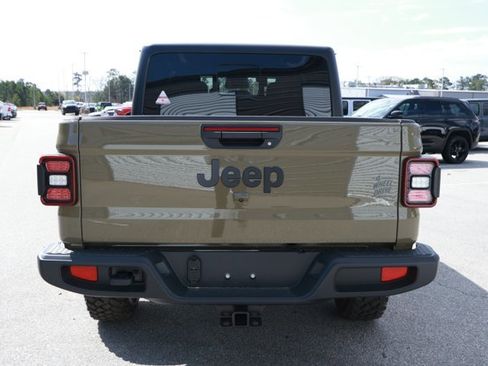 Used 2020 Jeep Gladiator Sport image 7