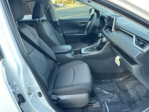 Certified 2025 Toyota RAV4 XLE image 33