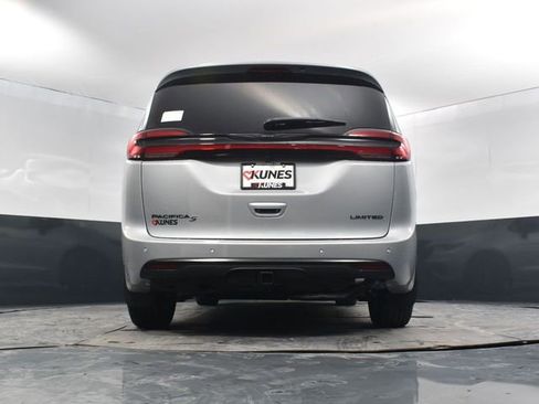 New 2026 Chrysler Pacifica Limited image 59