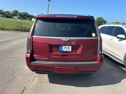 Used 2017 Cadillac Escalade Premium Luxury AWD/4WD image 4
