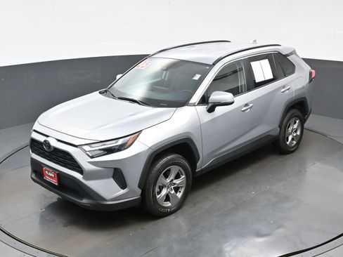 Used 2025 Toyota RAV4 XLE AWD/4WD image 36