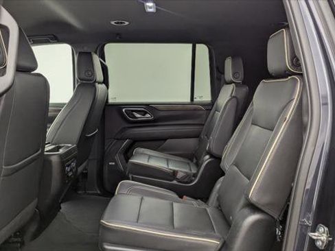 Used 2023 Chevrolet Suburban Premier image 16