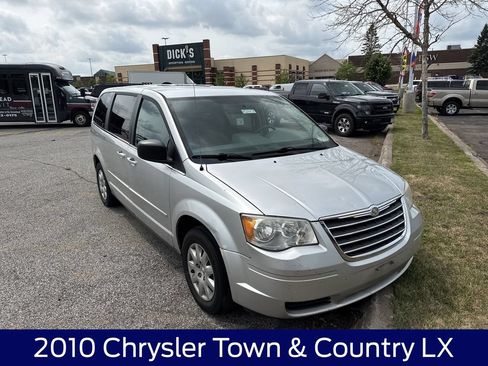 Used 2010 Chrysler Town & Country LX FWD image 3