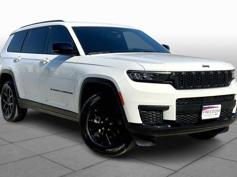 Used 2024 Jeep Grand Cherokee L Laredo image 3