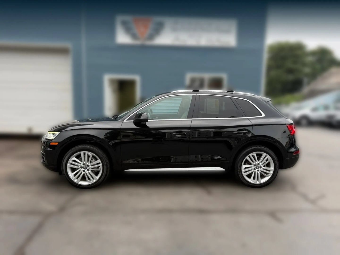 Used 2018 Audi Q5 2.0T Premium Plus w/ Premium Plus Package AWD/4WD image 3