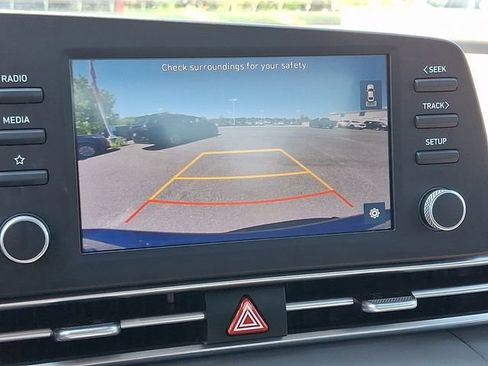 Used 2023 Hyundai Elantra SEL FWD image 17