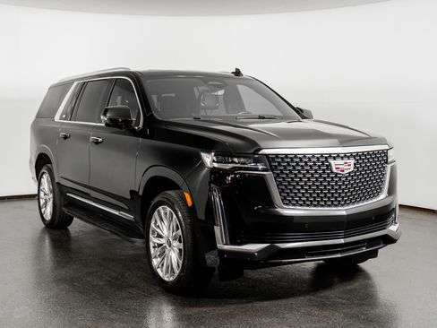 Used 2024 Cadillac Escalade ESV Premium Luxury image 4