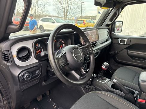 Used 2024 Jeep Gladiator Sport image 12