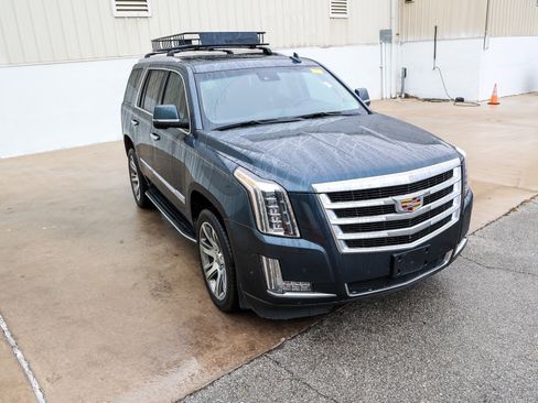 Used 2020 Cadillac Escalade Luxury image 5