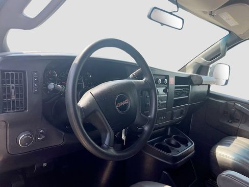 Used 2025 GMC Savana 3500 Extended RWD image 9