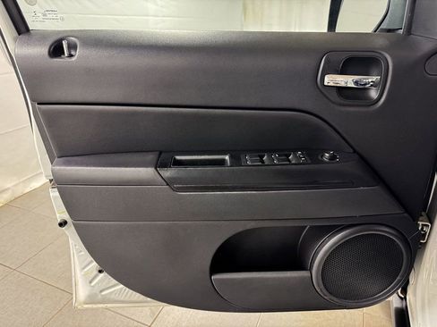 Used 2017 Jeep Patriot High Altitude FWD image 13