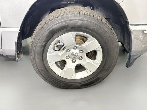 Used 2020 RAM 1500 Big Horn AWD/4WD image 32