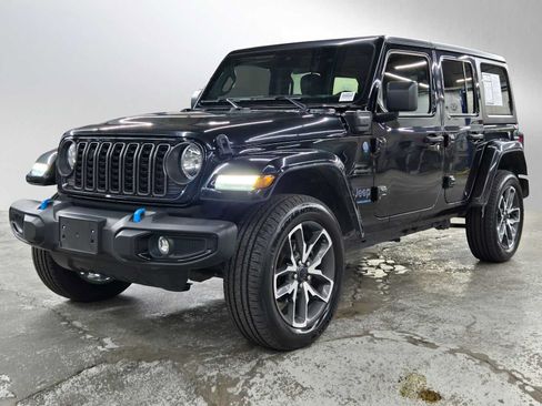 Used 2024 Jeep Wrangler Unlimited AWD/4WD image 7
